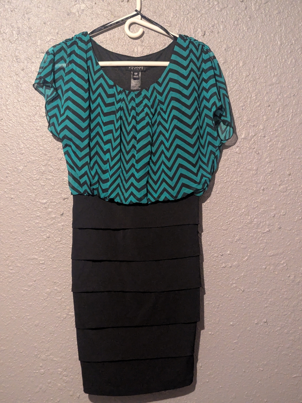 10P Enfocus Studio Teal Chevron Top with Black Layered Pencil Skirt